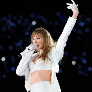 Taylor Swift Announces Next Single is i Can do It With Broken Heart