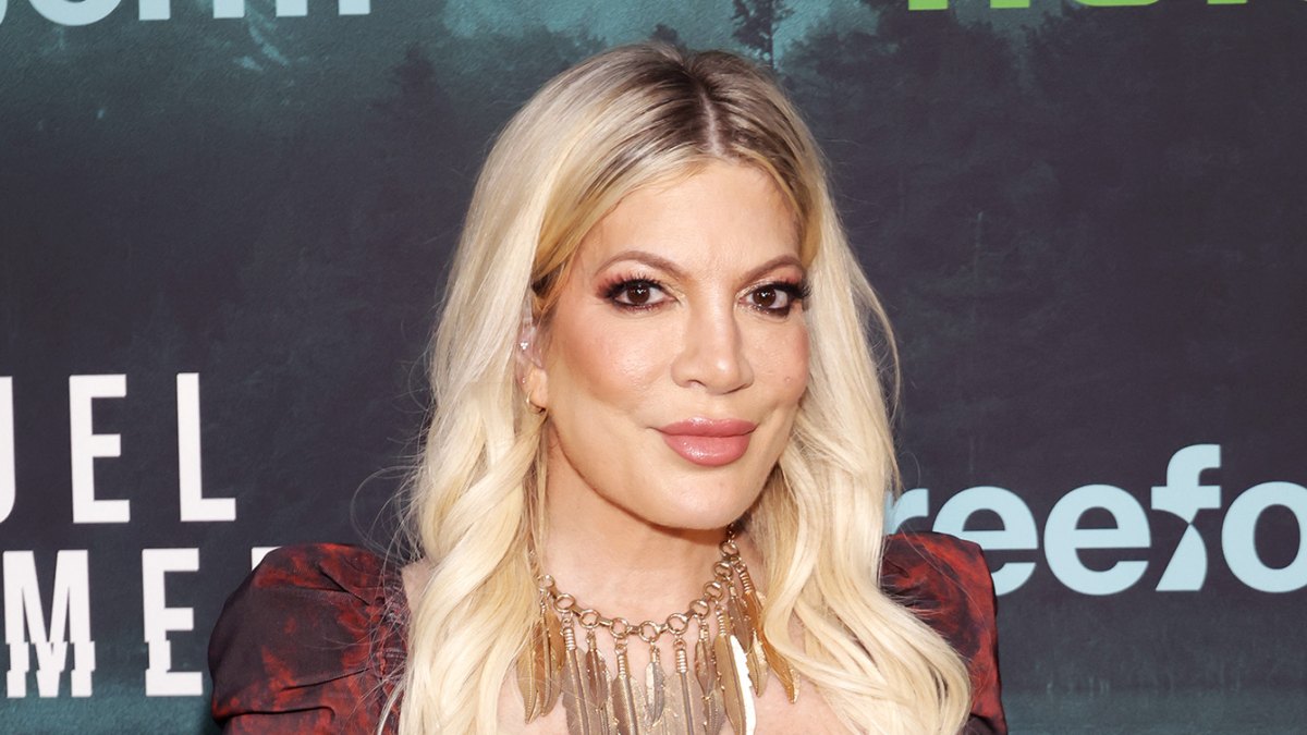 tori spelling purple dress Tori Spelling's Maternity Style