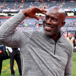 United Airlines Apologizes to Former NFL Star Terrell Davis for Being Put on No Fly List