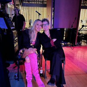 Who Are Nikki Glasers Parents 5 Things to Know About Julie and Edward Glaser