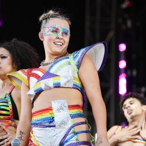JoJo Siwa Jokes About Taylor Swift As Video Tops YouTube’s Most Disliked