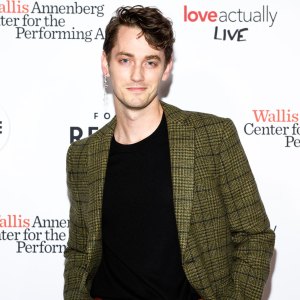 Greys Anatomy Casts Michael Thomas Grant to Play Its New Gay Chaplain in Season 21