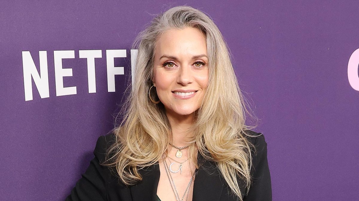 Hilarie Burton Morgan Is Proud to be Gray at a Young Age 052