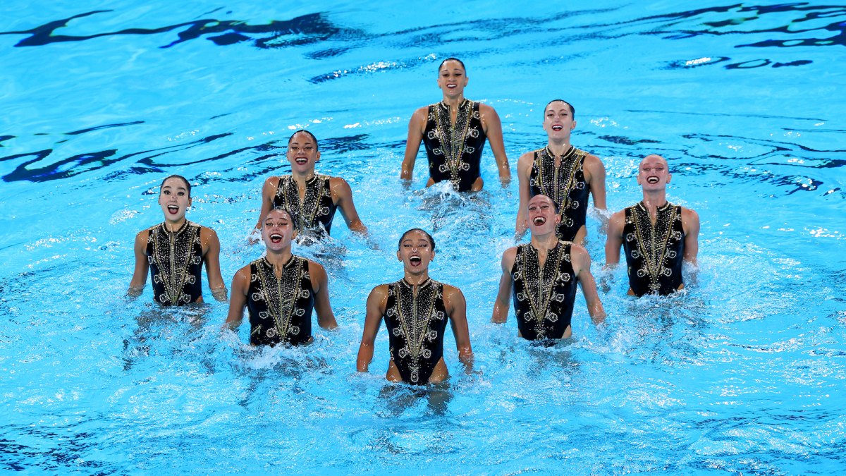 FEATURE How Does the Women Artistic Swimming Team Keep Their Makeup on Underwater