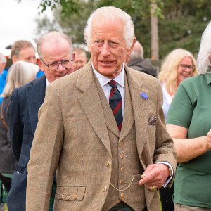 King Charles III Quips About Pens Not Usually Working After Viral 2022 Ink Debacle 528