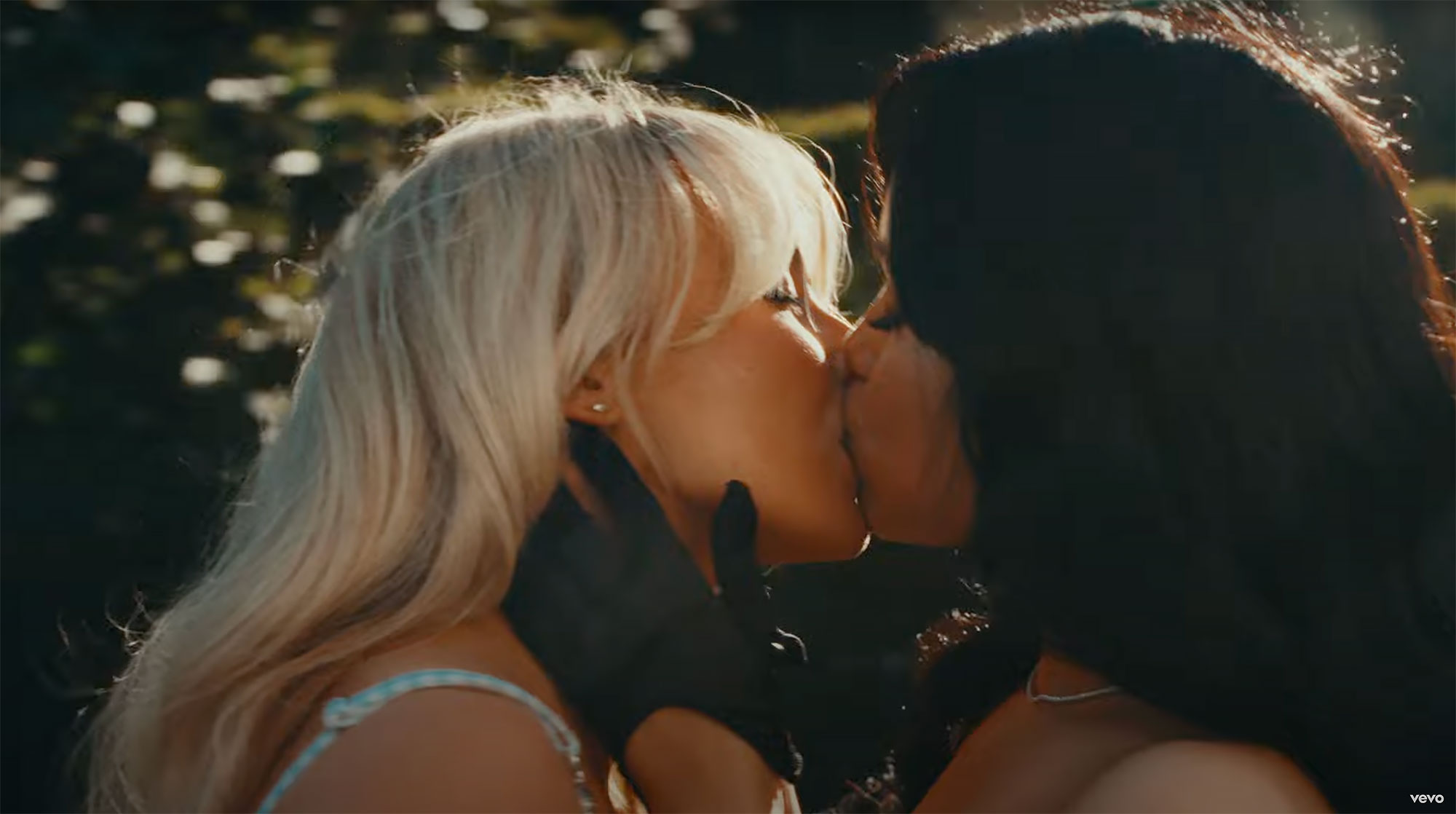 Sabrina Carpenter and Jenna Ortega Kiss