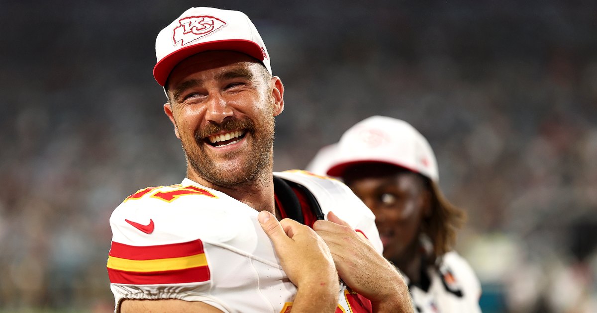 Travis Kelce Hugs Former Teammate Mitch Morse at Chiefs vs. Jaguars Game Travis Kelce Hugs Former Teammate Mitch Morse at Chiefs vs. Jaguars Game