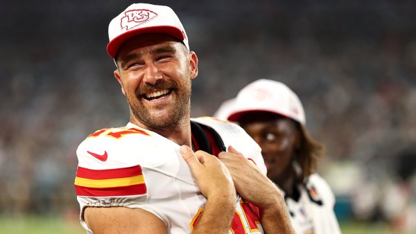 Travis Kelce Hugs Former Teammate Mitch Morse During 1st Kansas City Chiefs Preseason Game