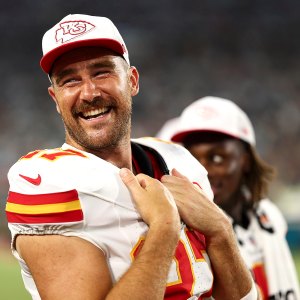 Travis Kelce Hugs Former Teammate Mitch Morse During 1st Kansas City Chiefs Preseason Game