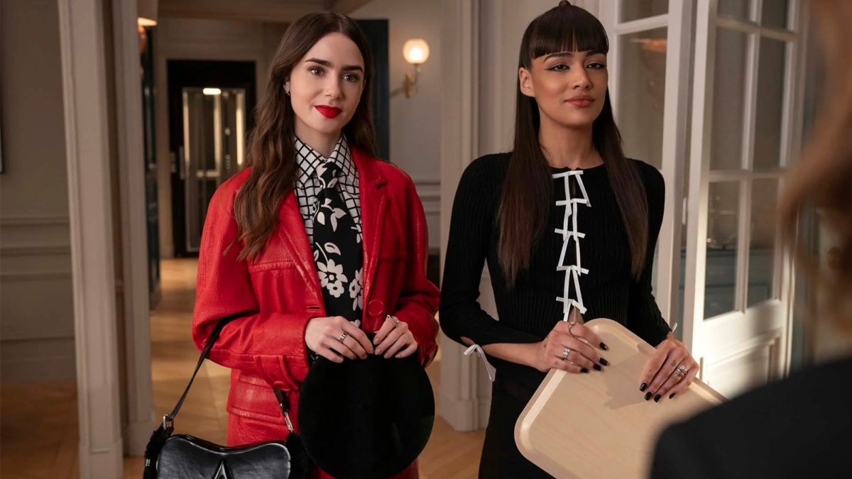 emily-in-paris-lily-collins-black-bag
