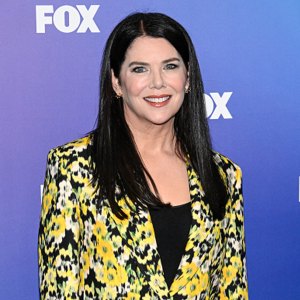 Lauren Graham on red carpet