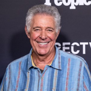Barry Williams Confirms Brady Bunch Cast All Hooked Up
