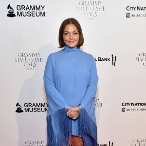 Elle King Says She s the Best Version of Myself Now After Drunken Dolly Parton Tribute Performance