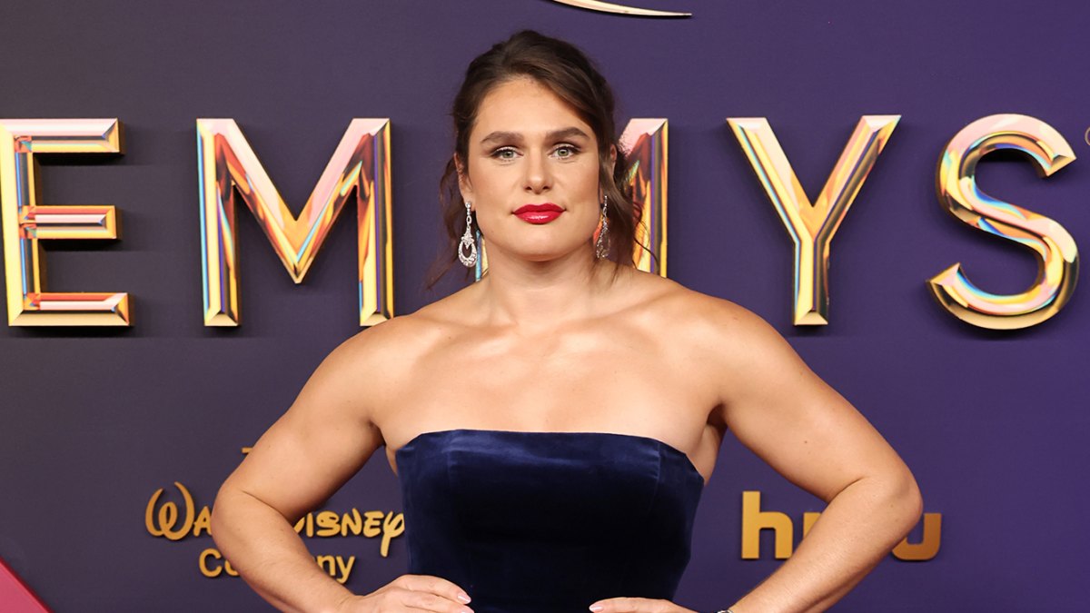 ilona maher blue dress One thing about me: I'll take any opportunity I can to show off my shoulders even at the White House Correspondents Dinner. Thank you to @sephora for supplying the most amazing makeup
