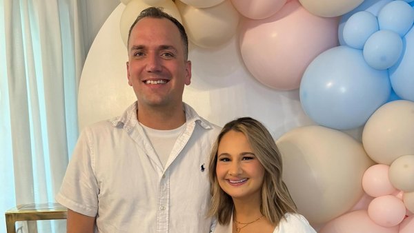 Feature Pregnant Gypsy Rose Blanchard and Boyfriend Ken Urker Have Kayaking Outing