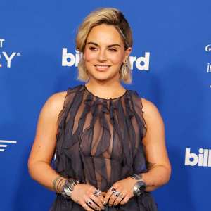 Joanna JoJo Levesque Says Filming Aquamarine Had Brought Out Insecurities About Her Body 250