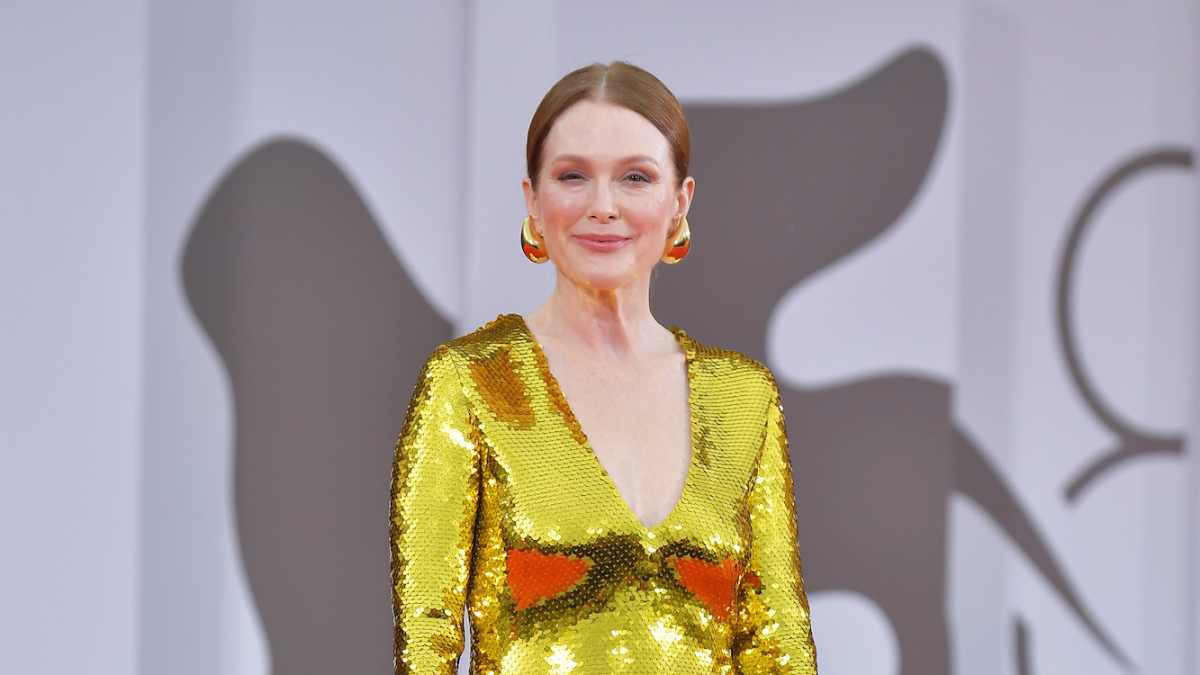 julianne moore gold dress Julianne Moore dazzled in a gold sequin dress by #BottegaVeneta at the 2024 #VeniceFilmFestival in Venice or ??