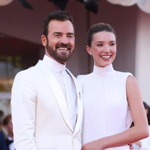 Justin Theroux and Fiancee Nicole Brydon Bloom Are Married TK After Engagement 309