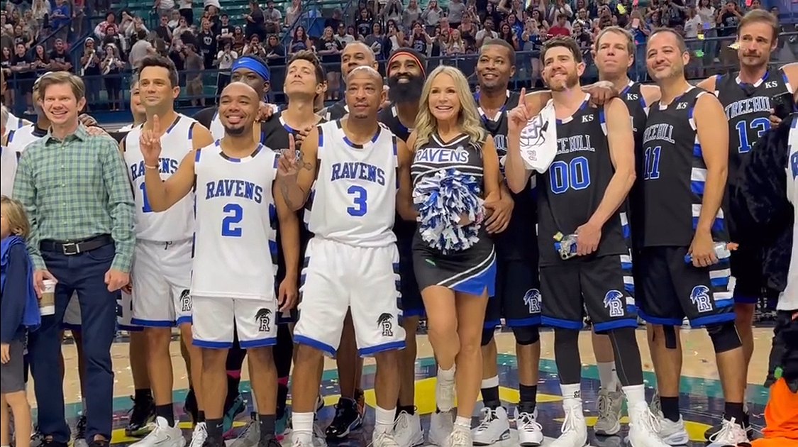 ‘One Tree Hill’ Cast — and Gavin DeGraw! — Reunite at Basketball Game ‘One Tree Hill’ Cast — and Gavin DeGraw! — Reunite at Basketball Game