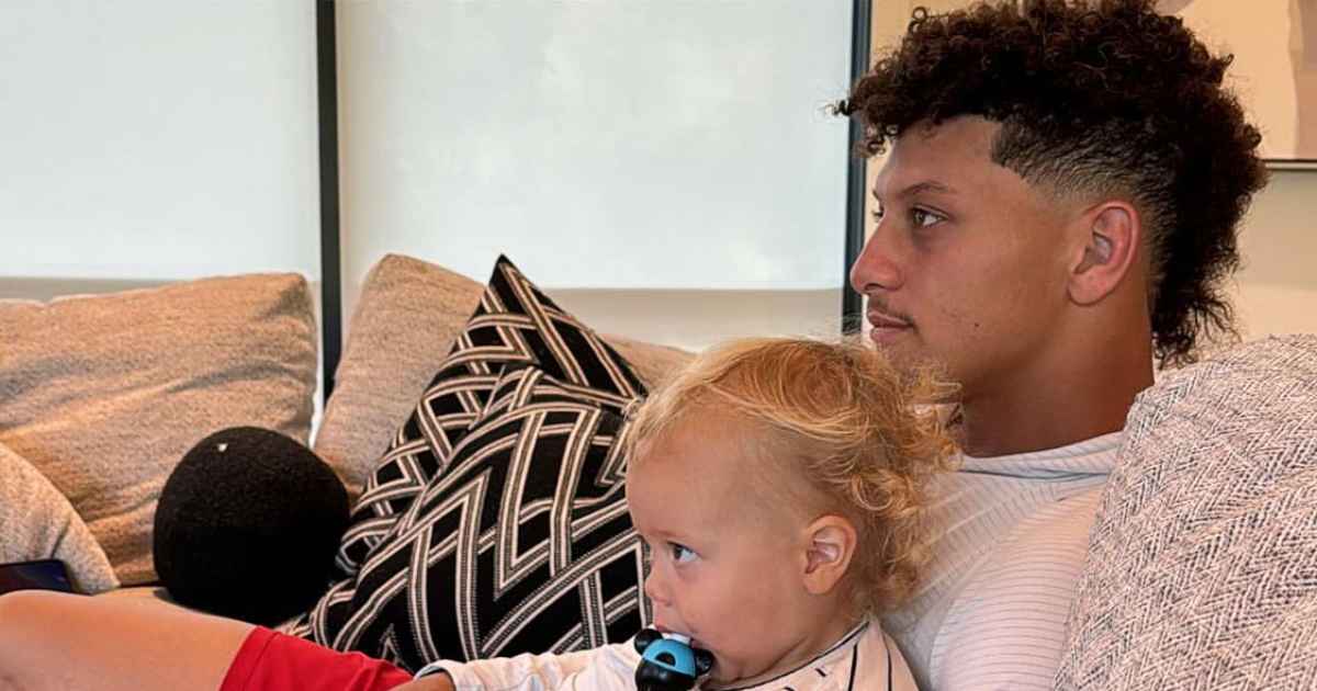 Patrick Mahomes Gets ‘BDay Cuddles’ From Bronze to Celebrate Turning 29 Patrick Mahomes Gets ‘BDay Cuddles’ From Bronze to Celebrate Turning 29