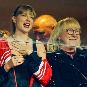 Taylor Swift and Donna Kelce Kansas City Chiefs 2