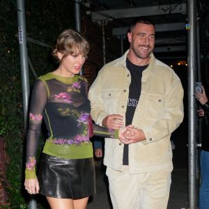 Travis Kelce Says He s Cool With Being Taylor Swift s Arm Candy