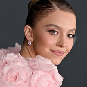 sydney sweeney in pink on red carpet