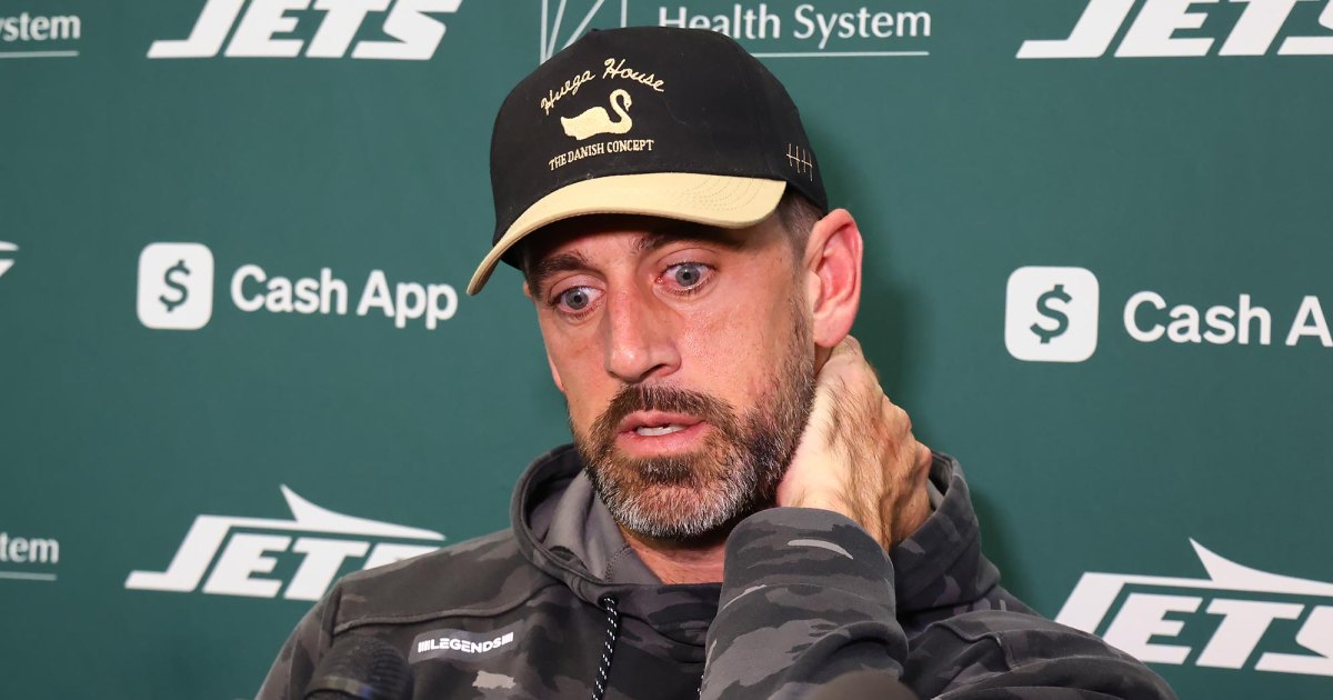 Aaron Rodgers Denies Eating His Own Boogers After Viral Sideline Video Aaron Rodgers Denies Eating His Own Boogers After Viral Sideline Video