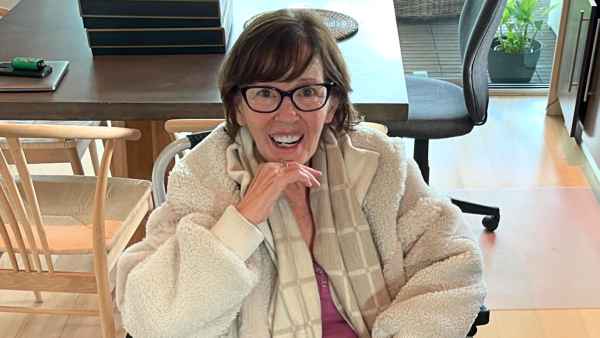 Australian TV Host Fiona MacDonald Announces Her Own Death at Age 67