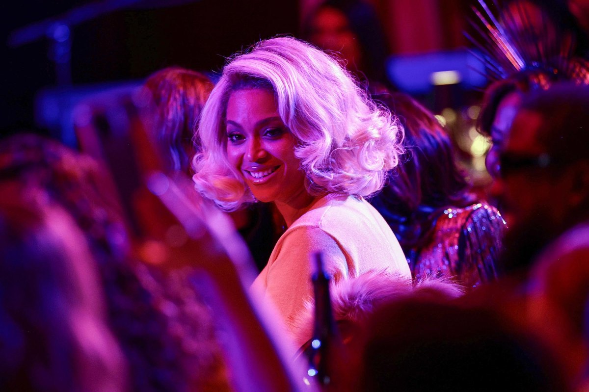 Beyonce Channels Marilyn Monroe at Glamour Women of the Year Awards ...