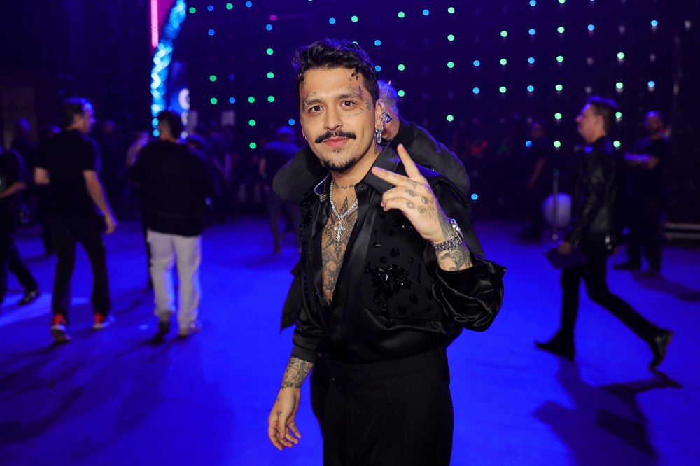 El cantante de música ranchera Pepe Aguilar habla del supuesto contrato que firmó Nodal para casarse con su hija Ángela 128