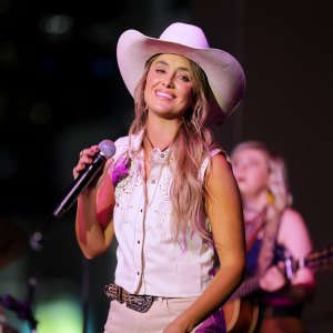 Feature Lainey Wilson Takes Us BTS of the Countrys Cool Again Tour