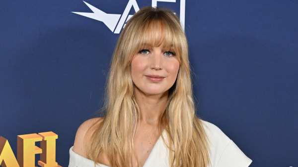 Pregnant Jennifer Lawrence Makes 1st Red Carpet Appearance Amid Baby News