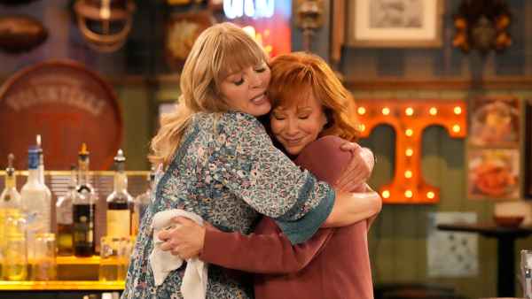 Happy s Place Casts Elizabeth Alderfer to Play Reba McEntire s Daughter on NBC Sitcom 816