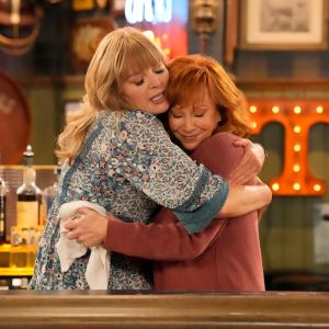 Happy s Place Casts Elizabeth Alderfer to Play Reba McEntire s Daughter on NBC Sitcom 816