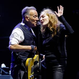 How Bruce Springsteen Patti Scialfa Balance Marriage and Performing