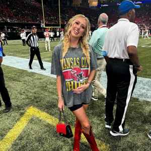 How Pregnant Brittany Mahomes Avoids Mom Butt