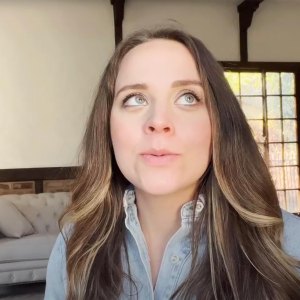 Jinger Duggar s Pregnancy Reveal With Her Mom and Sisters Involved a Hot Tub 524