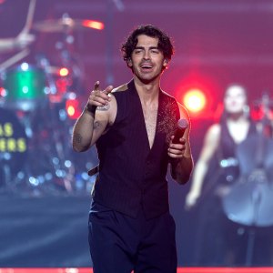 Joe Jonas Cheekily Responds to Fan Shooting Her Shot With Him