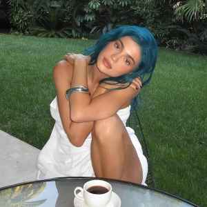 Kylie Jenner Returns to Midnight Black Hair After King Kylie Era