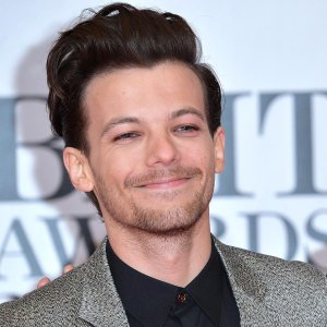 Louis Tomlinson Listens to Liam Paynes Last Single Teardrops After His Death at 31