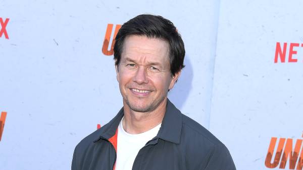 Mark Wahlberg Showers Naked
