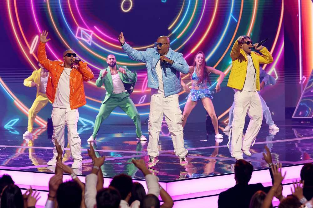 Proyecto Uno Latin Billboard Awards 2024 Telemundo