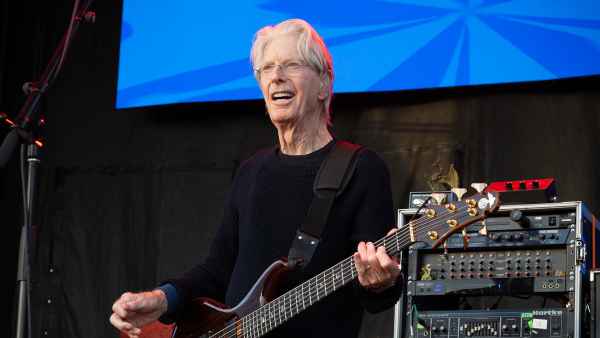 The Grateful Dead Cofounder and Bassist Phil Lesh Dead at 84