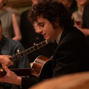 Timothee Chalamet Sings in 1st Complete Unknown Biopic Trailer