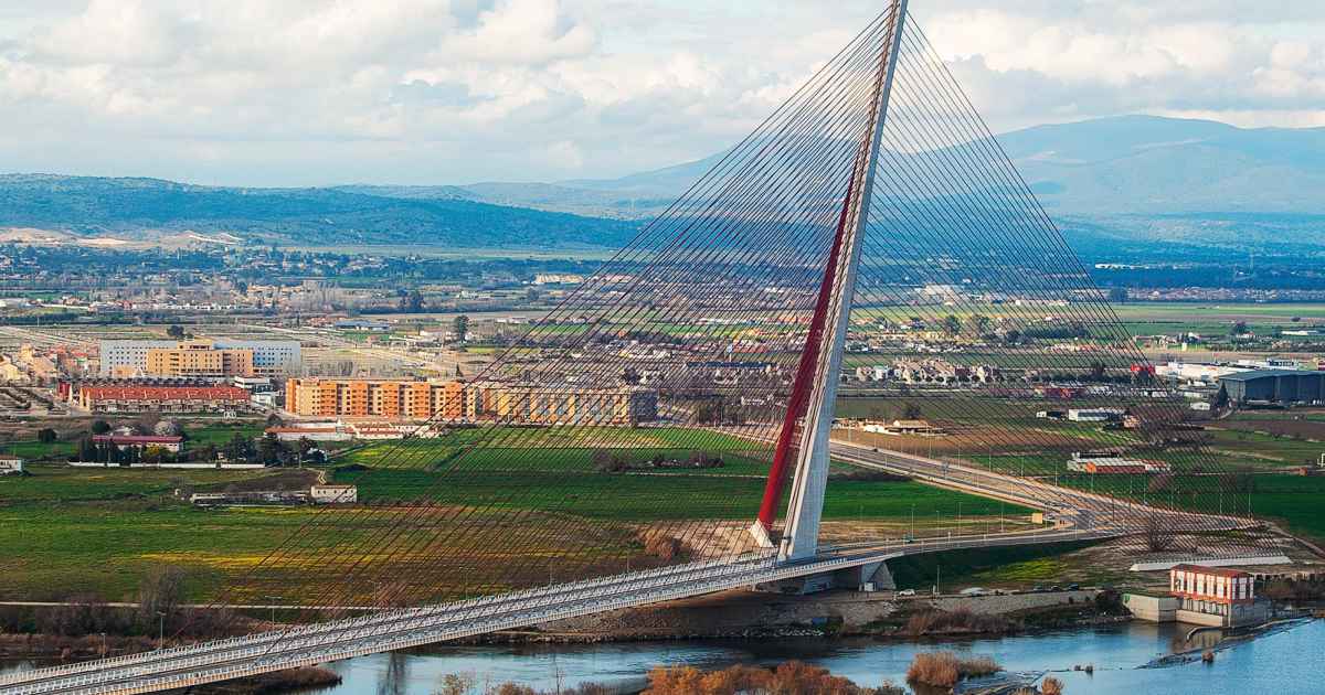 Content Creator Dies at 26 After Fall from Spanish Bridge While Filming Content Creator Dies at 26 After Fall from Spanish Bridge While Filming