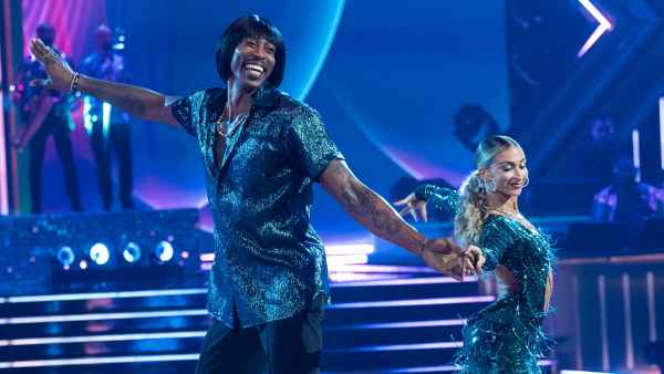 Us Weekly s 5 Hot Stories Dancing With the Stars Has Soul Garth Brooks Address Scandal 245 250
