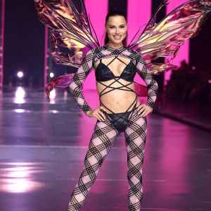 Victoria s Secret Fashion Show 2024 Runway Adriana Lima 654