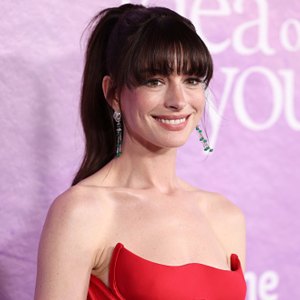 anne hathaway in red dress on red carpet