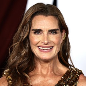 brooke shields on red carpet